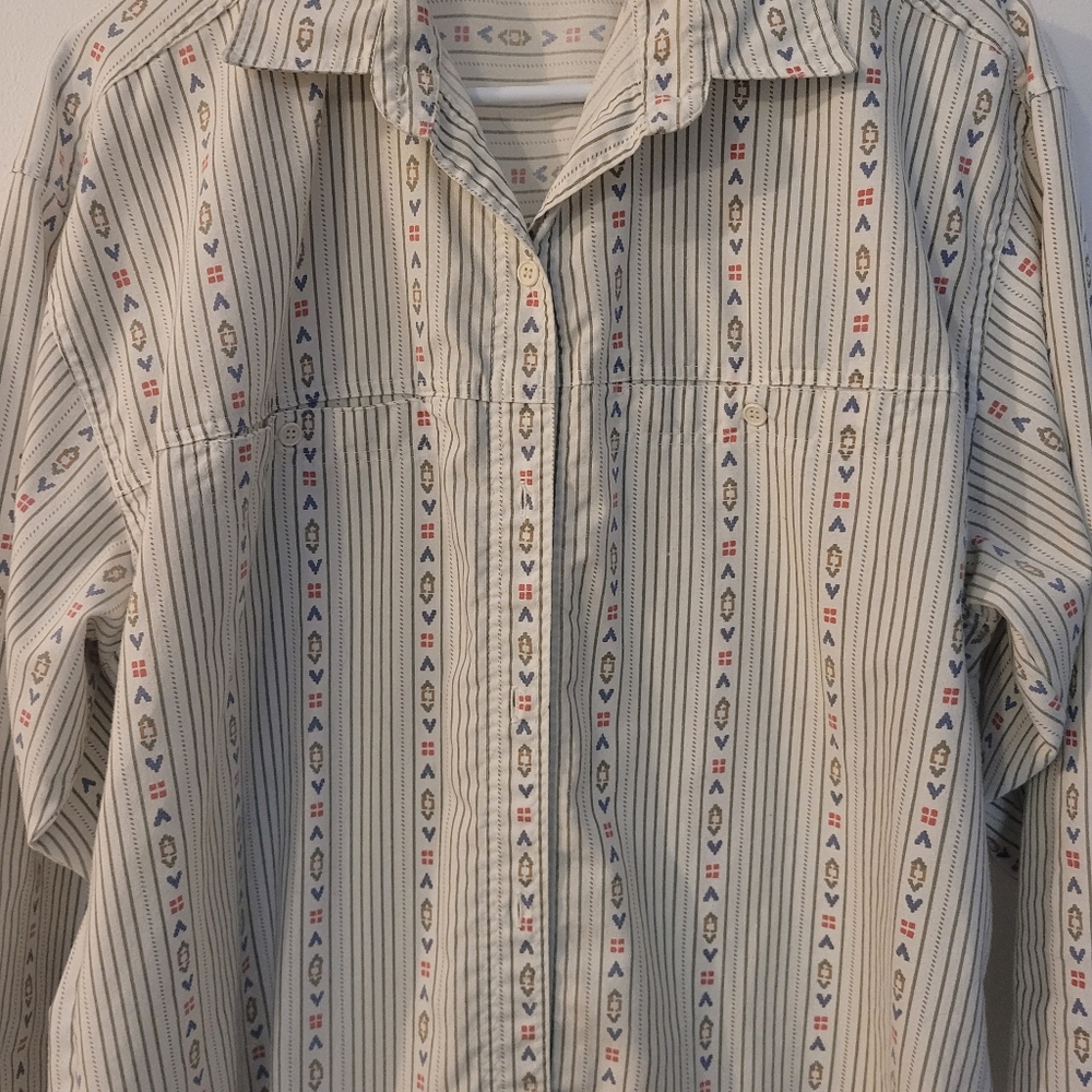 Row one women's size MEDIUM long sleeve shirt with collar